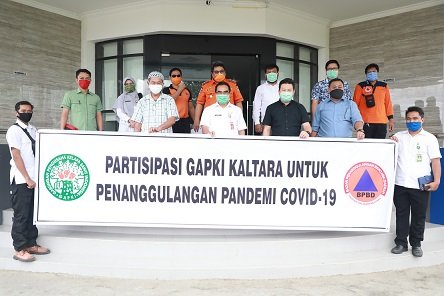 GAPKI Kaltara Serahkan Bantuan