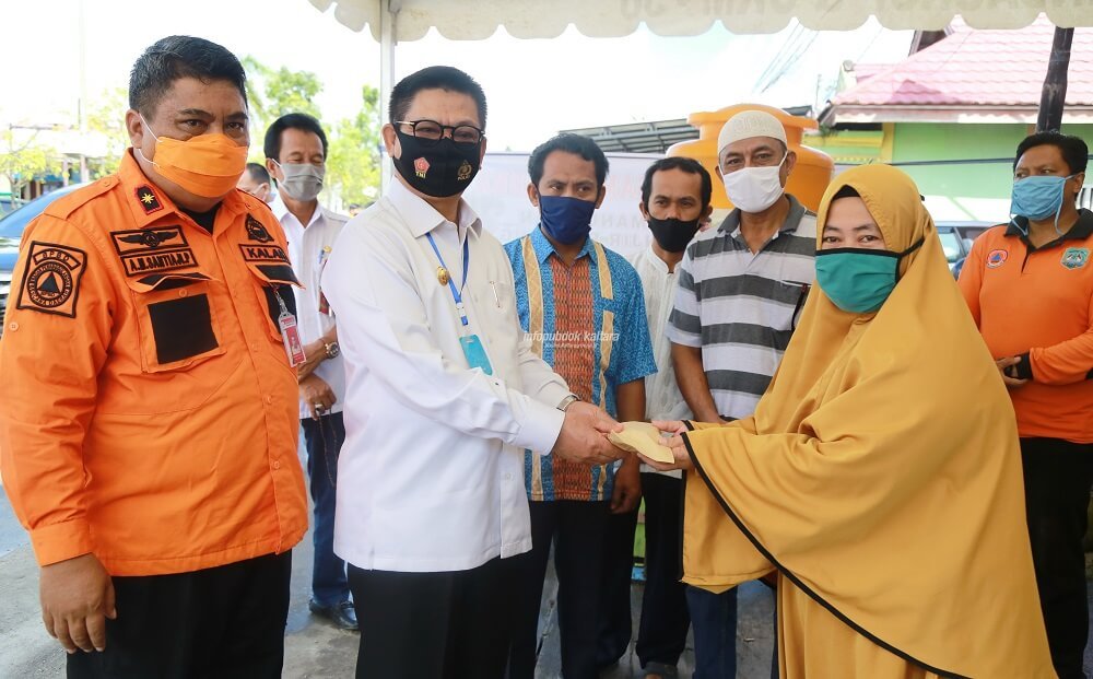 Pemprov Donasi Korban Banjir Bandang Lutra