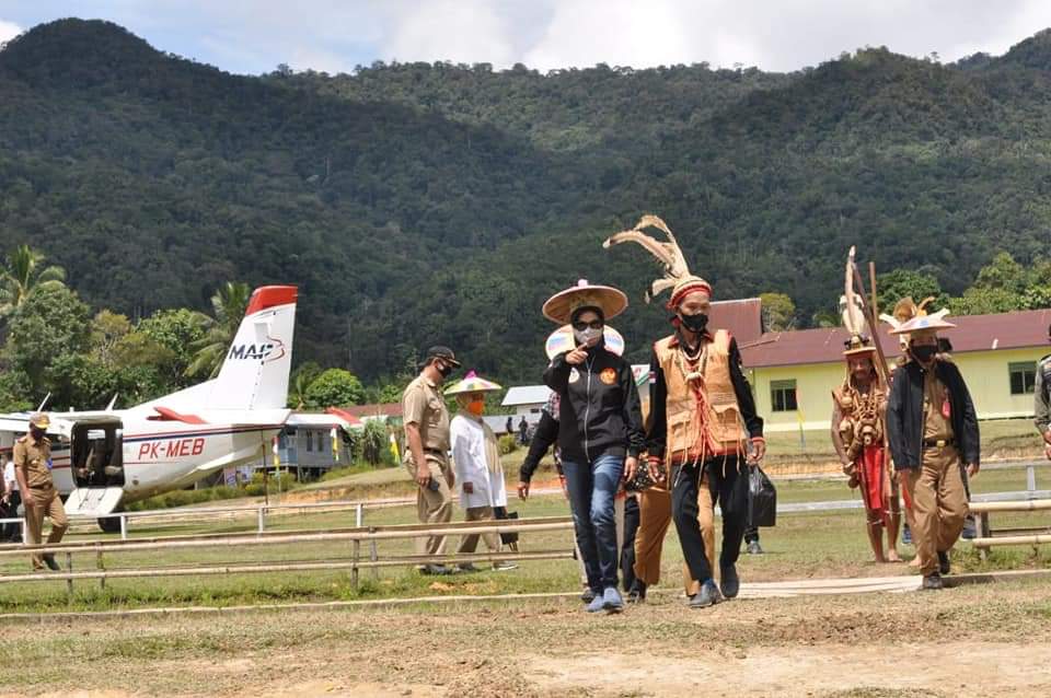 Tiba di Binuang, Bupati Laura : Jajaran Pemerintahan Berikan Layanan Terbaik