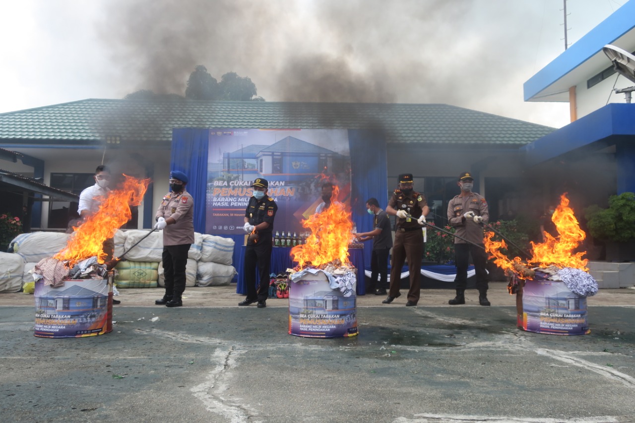 Bea Cukai Tarakan Musnahkan Ribuan Rokok & Miras Ilegal