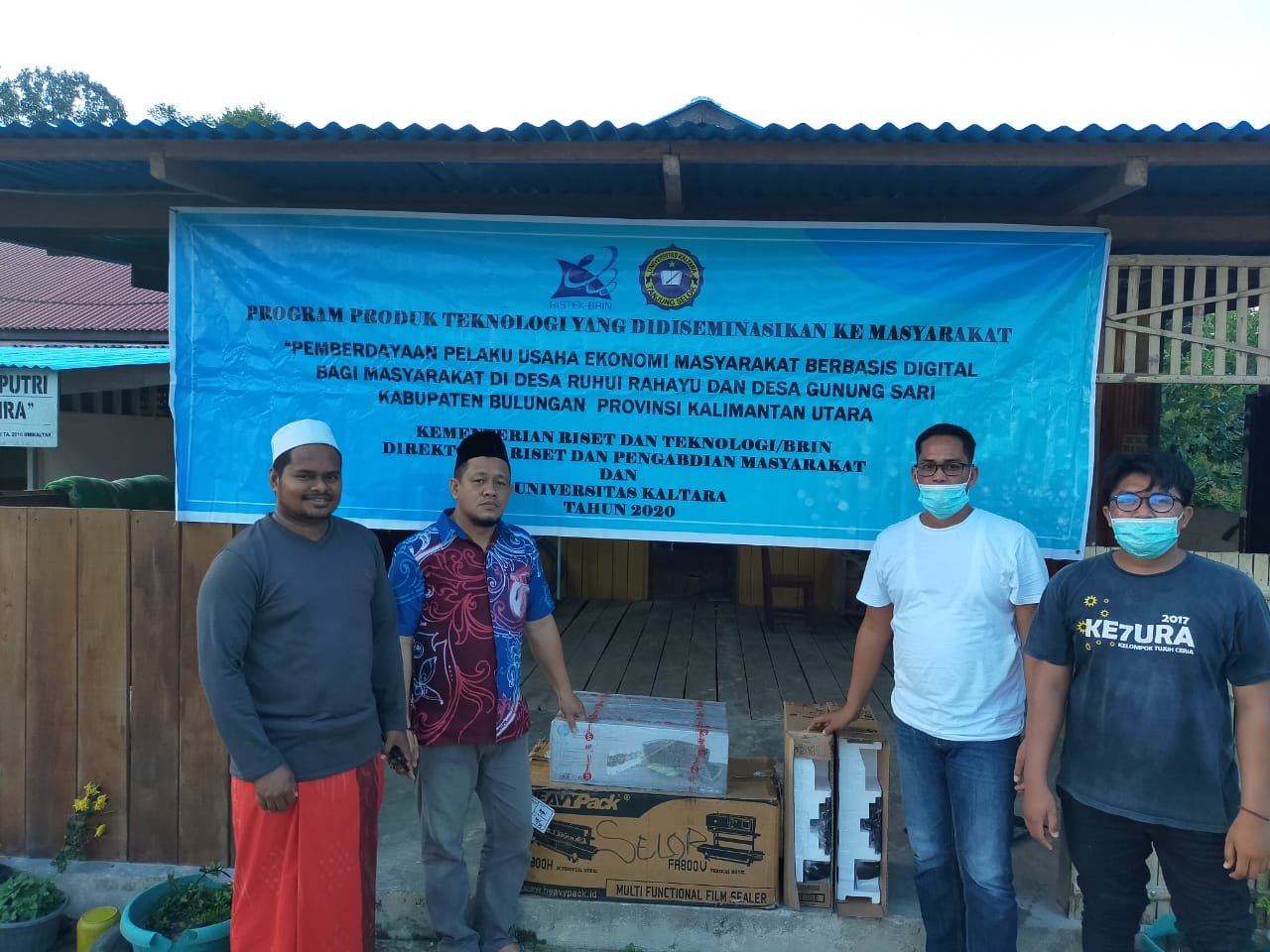 Tim Pelaksana Program Teknologi yang Di Desiminasikan ke Masyarakat (PTDM) menyerahkah Bantuan HIBAH ke Mitra Pelaku Usaha