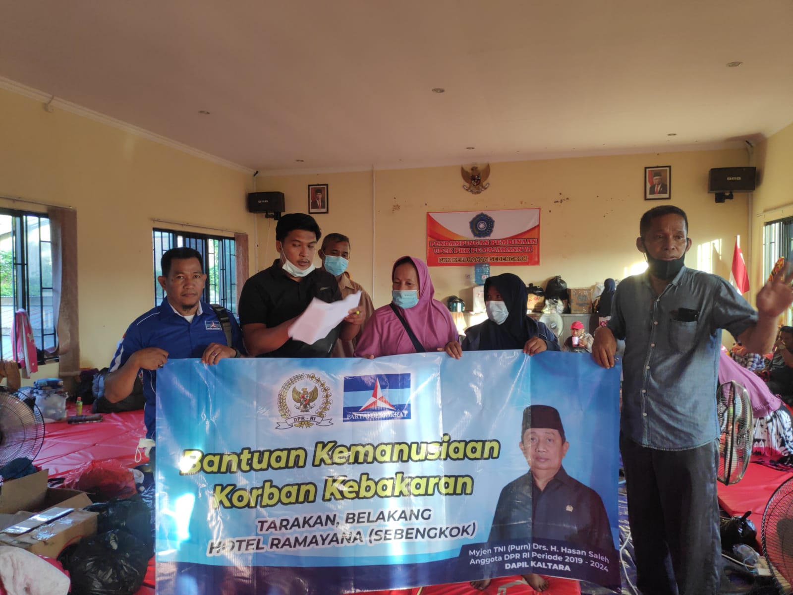 Aksi Kemanusiaan, Hasan Saleh Salurkan Bantuan Tunai Untuk Korban Kebakaran Sebengkok