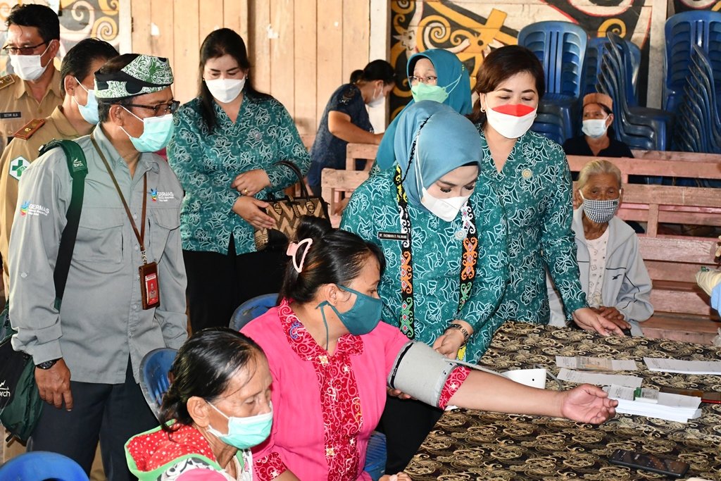 Kaltara Peduli, TP-PKK Bawa Berbagai Bantuan untuk Masyarakat Perbatasan RI