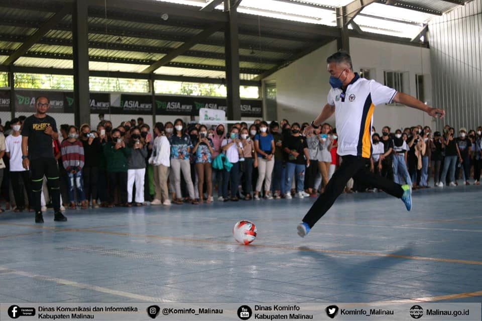 Bupati Buka Secara Resmi Turnamen Futsal Fernando Sinaga Cup