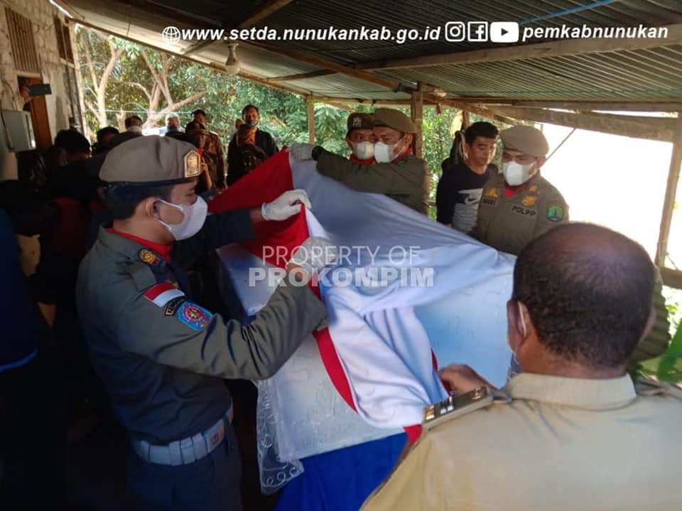 Pelepasan Jenazah dengan Upacara Kedinasan, Sekda Serfianus Kenang Almarhum Boylee Abia Sebagai Sosok yang Ramah