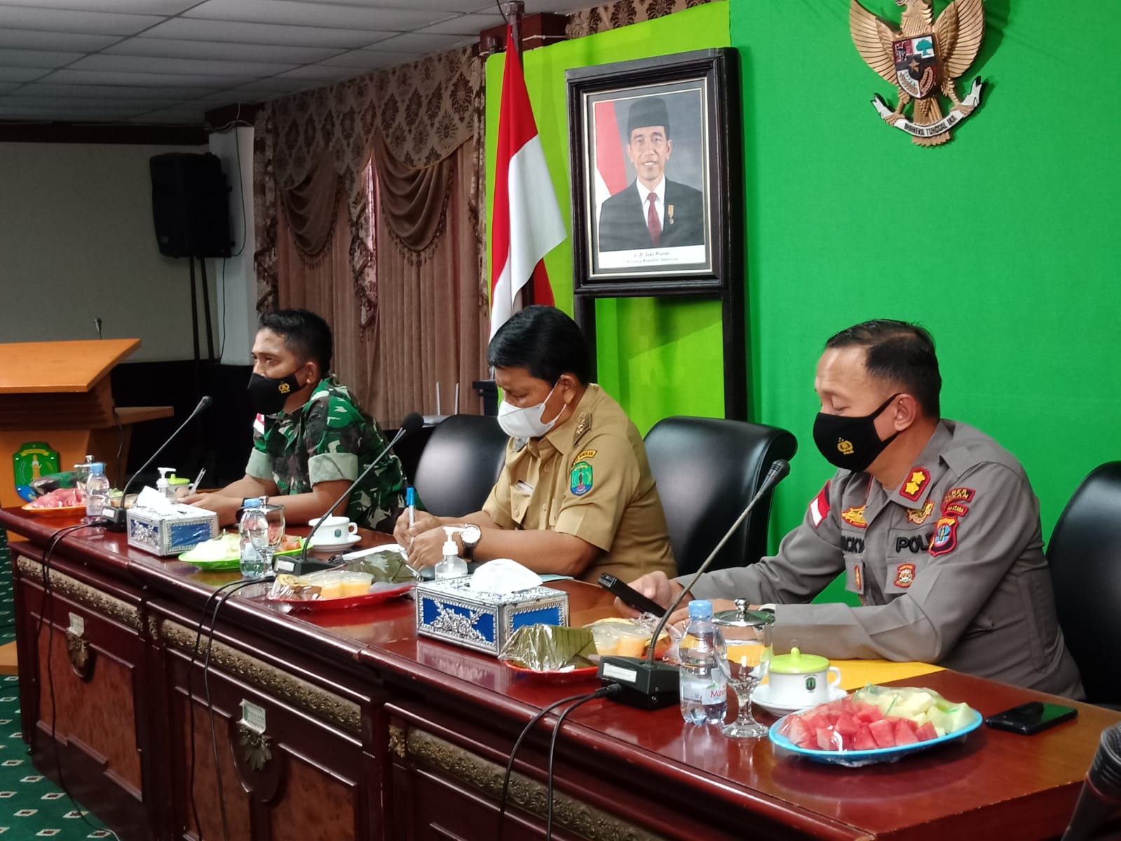 Wabup Hanafiah Dengarkan Arahan Presiden Jokowi Terkait Penanganan Covid-19