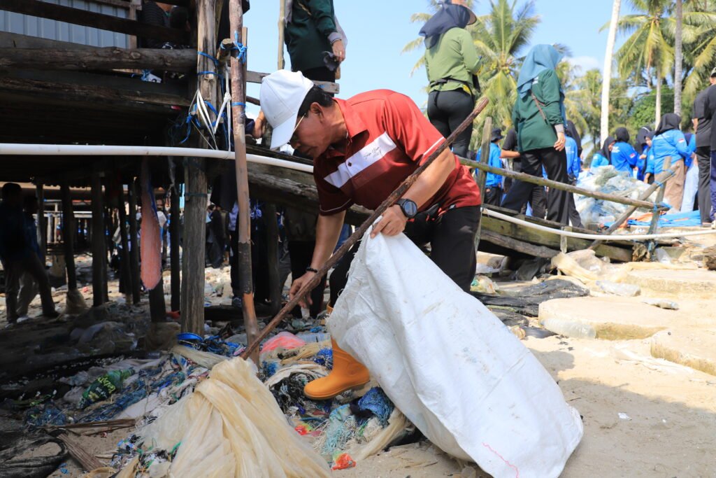 Galakan Bersih Pantai, Gubernur Apresiasi Gerakan Milenial