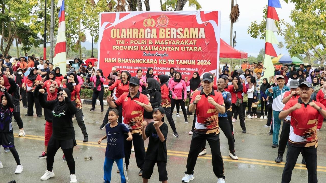 Sambut HUT ke 78 Bhayangkara, Sekprov Apresiasi Gelaran Jalan Sehat