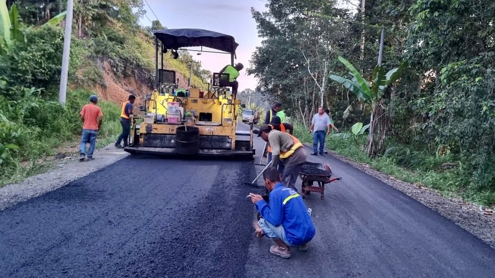 TERUS BERPROSES : Pembangunan jalan di Kaltara menunjukkan tren positif.