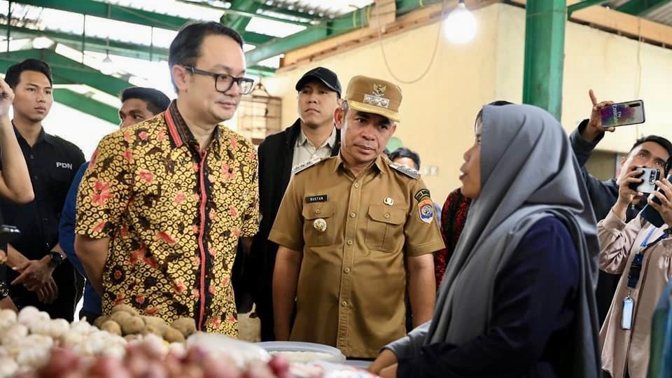 Harga dan Stok Bahan Pokok di Pasar Tenguyun Aman