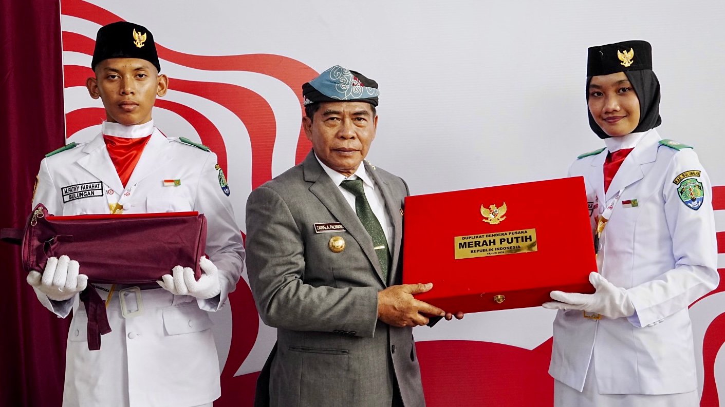 Gubernur Bawa Duplikat Bendera Pusaka ke Kaltara