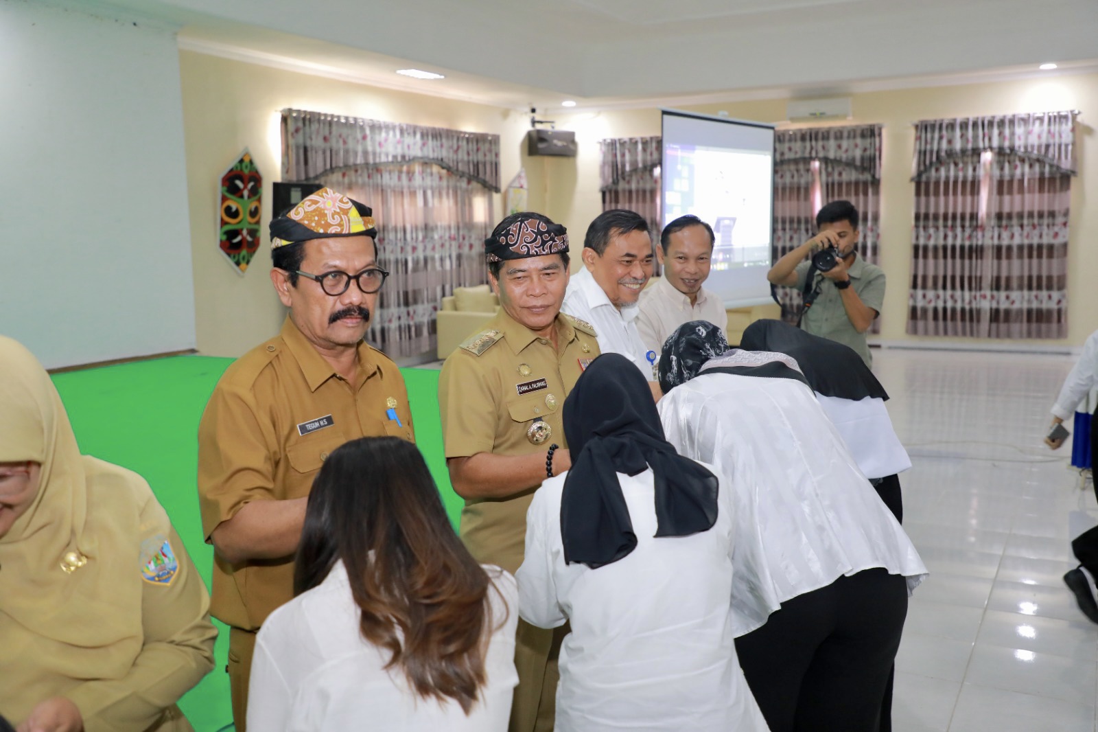 Ini Pesan Gubernur Pesan Pada Penerima Beasiswa UPA