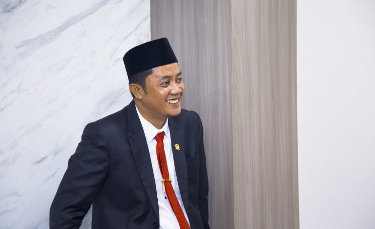 Anggota DPD Herman: Stop Kriminalisasi Guru