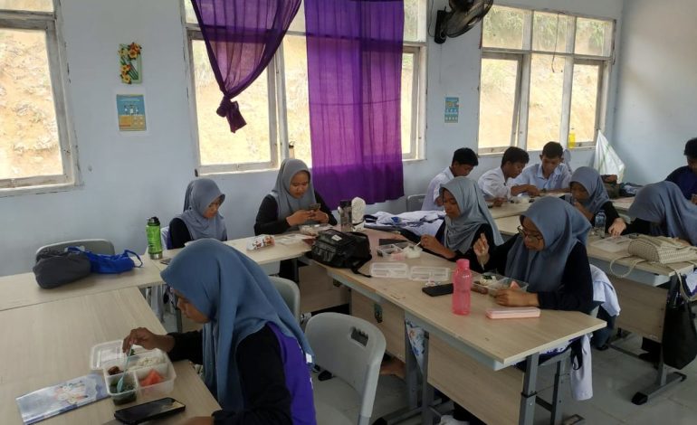 Siswa SMA di Nunukan Keracunan MBG, Lauk Tongkol Berulat