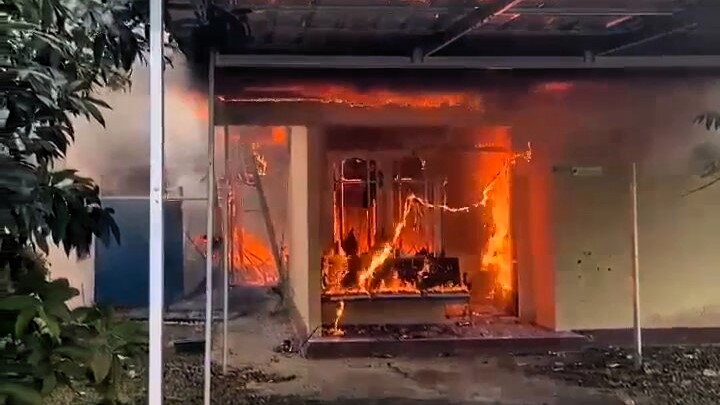 Rumah Pegawai Bandara Ludes Terbakar Saat Ditinggal Dinas Luar, Warga Kompleks Juwata Tarakan Dikejutkan Asap Tebal