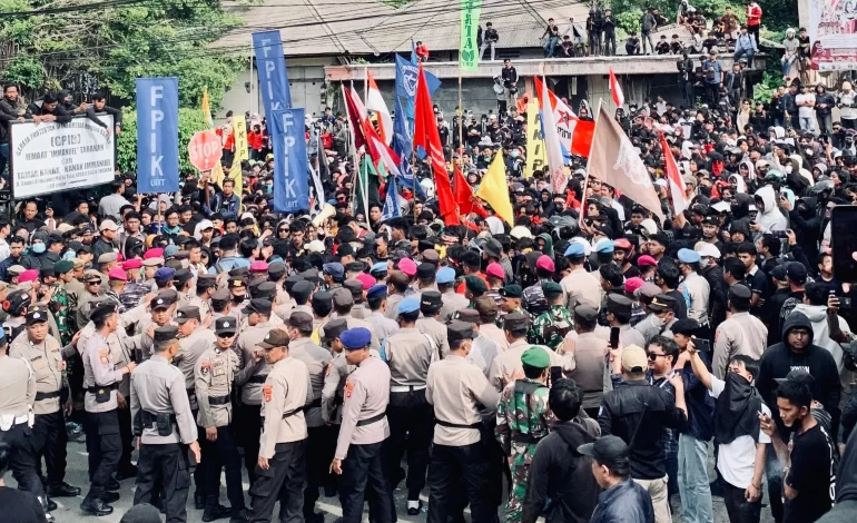 Aliansi Utara Gelar Aksi di DPRD Tarakan, Layangkan Mosi Tidak Percaya