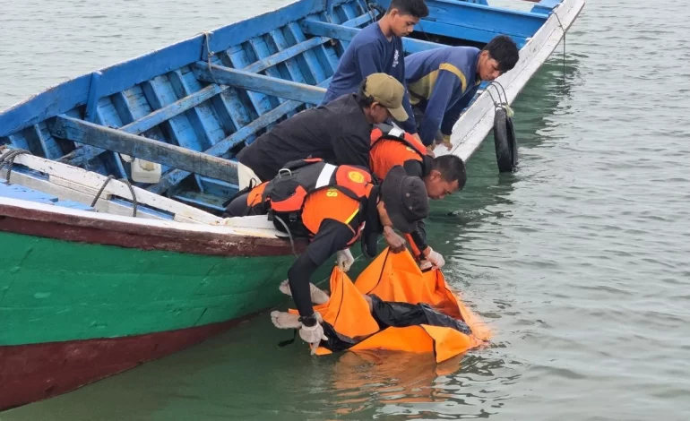 SAR Gabungan Temukan Dua Jenazah Nelayan Korban Badai di Perairan Pantai Amal Baru