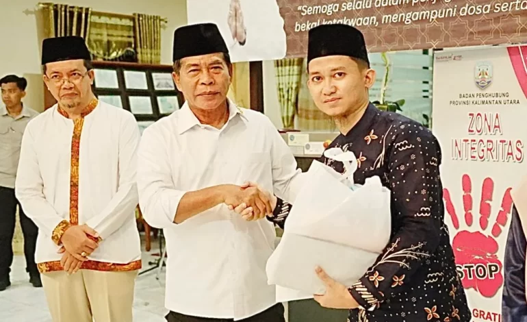 Gubernur Zainal Lepas 53 Jamaah Umrah Penghargaan: Mereka Adalah Teladan Keagamaan Kaltara