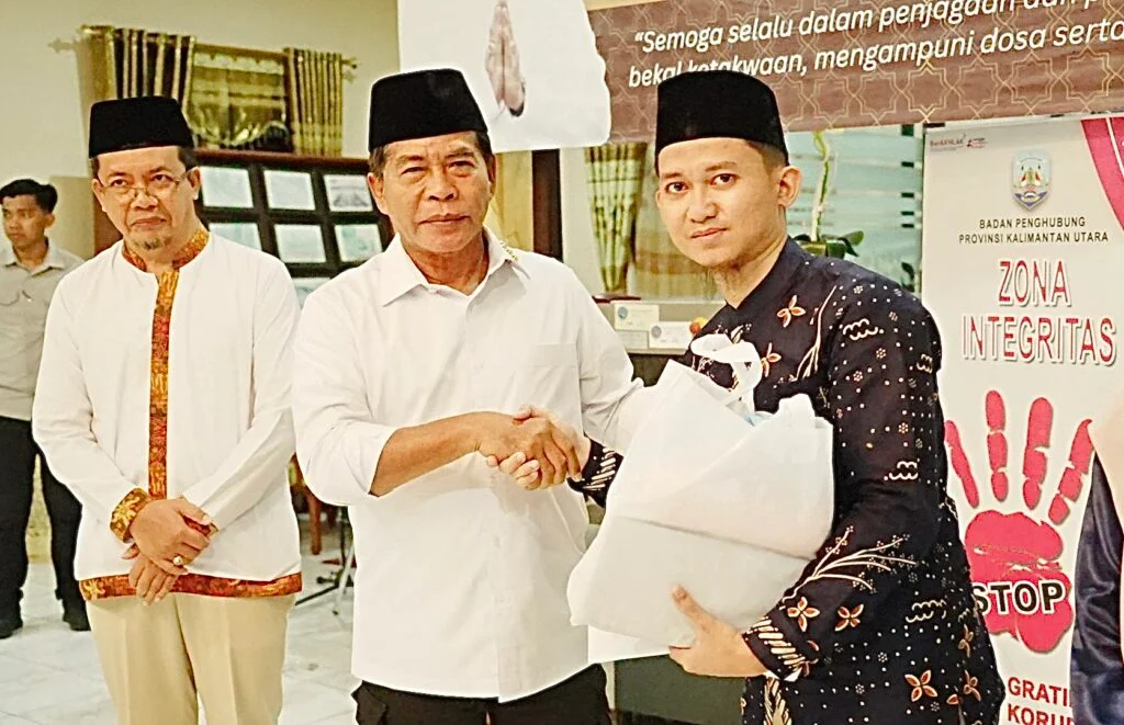 Gubernur Zainal Lepas 53 Jamaah Umrah Penghargaan: Mereka Adalah Teladan Keagamaan Kaltara