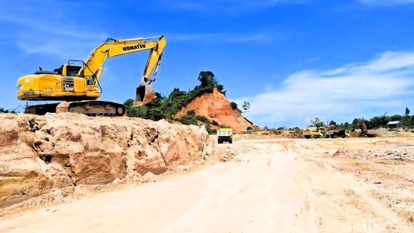 Aktivitas pertambangan galian C di kawasan Juata Laut