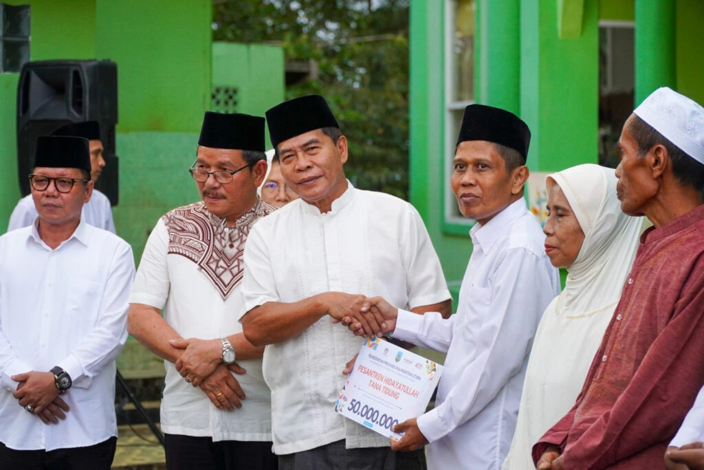 Kunjungi Tana Tidung, Gubernur Zainal Salurkan Dana Bagi Hasil Rp50 Miliar dan Perkuat Logistik Kebencanaan