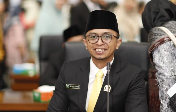 KALTARA RAYA -  Kebutuhan akan ruang publik yang memadai bagi generasi muda menjadi salah satu aspirasi yang mengemuka dalam berbagai pertemuan dengan masyarakat.  Sekretaris Fraksi Golkar DPRD Kalimantan Utara (Kaltara), Adinata Kusuma, mengatakan fasilitas tersebut penting untuk mendukung aktivitas positif sekaligus mengembangkan potensi anak muda di daerah.