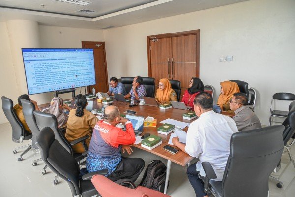 KALTARA RAYA -  Selain membahas aspek perbenihan, Panitia Khusus (Pansus) II DPRD Provinsi Kalimantan Utara juga memberi perhatian besar terhadap penguatan hilirisasi hasil perkebunan dan kemitraan antara perusahaan dengan masyarakat dalam pembahasan Rancangan Peraturan Daerah (Raperda) tentang Pembangunan Pertanian Berkelanjutan.