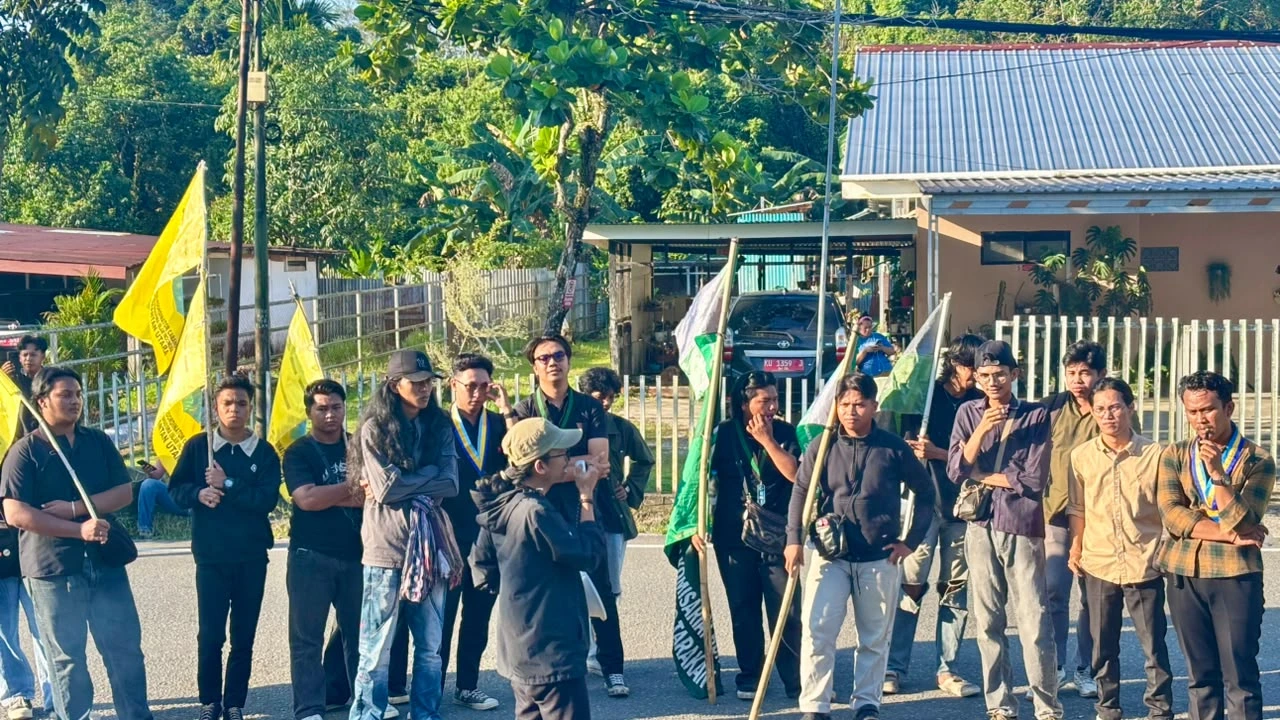 Massa HMI-PMII Demo Kantor Wali Kota Tarakan! Tuntut Dirut PDAM dan Lurah Kampung Enam Dicopot