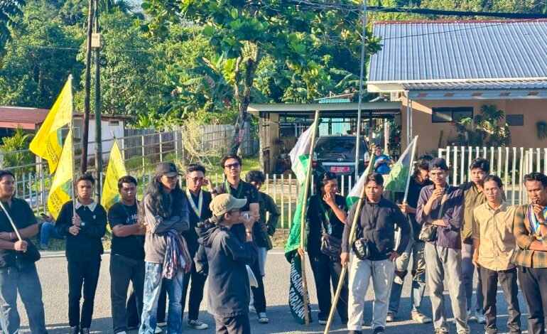 Dua Bulan Kasus Doxing Menggantung, Mahasiswa Kembali Kepung Pemkot Tarakan! Wali Kota Janji Pertimbangkan Penonaktifan Dirut PDAM dan Lurah Kampung Enam